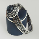 Turun Hopea oy , design by Pentti Sarpaneva, Punos rannerengas spektroliitilla, Rannekoru Hopeaa-75