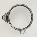 Turun Hopea oy , design by Pentti Sarpaneva, Punos rannerengas spektroliitilla, Rannekoru Hopeaa-75