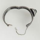 Turun Hopea oy , design by Pentti Sarpaneva, Punos rannerengas spektroliitilla, Rannekoru Hopeaa-75