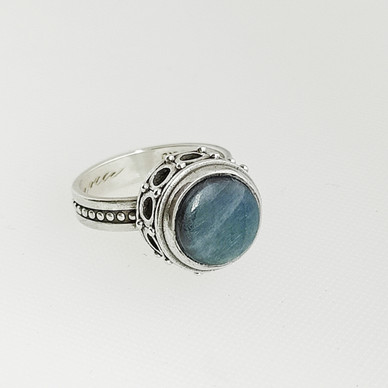 Kalevala Koru, Kai Lindström, Sormus-1515, Spektroliitti, Hopeaa-76