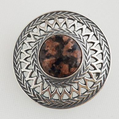 Kalevala Koru,Uskelan solki, graniitti, Hopeaa -95 