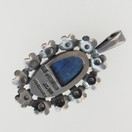 Turun hopea oy, design Jorma Laine, Lemmikki riipus, spektroliitti, Hopeaa-86