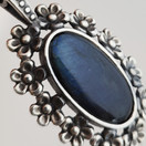 Turun hopea oy, design Jorma Laine, Lemmikki riipus, spektroliitti, Hopeaa-86