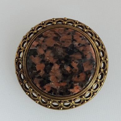 Kalevala koru, solki 1515-4 ' USKELA ' , Rintakoru Graniitilla, Pronssia