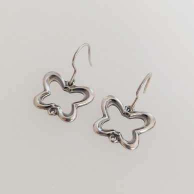 Kalevala koru, Ilona -korvakorut, koukulliset korvikset, Hopeaa