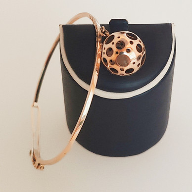 N.Westerback, design Liisa Vitali, Leppäkerttu Rannerengas, Rannekoru 14k kultaa-70 