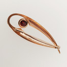 Kupittaan kulta oy, Elis Kauppi, Rintakoru punaisella kivellä, 14k Kultaa -62