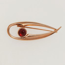 Kupittaan kulta oy, Elis Kauppi, Rintakoru punaisella kivellä, 14k Kultaa -62