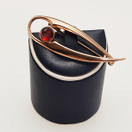 Kupittaan kulta oy, Elis Kauppi, Rintakoru punaisella kivellä, 14k Kultaa -62