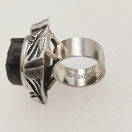 Turun Hopea oy,Pentti Sarpaneva, (iso) Kelo sormus, savukvartsi, hopeaa -69