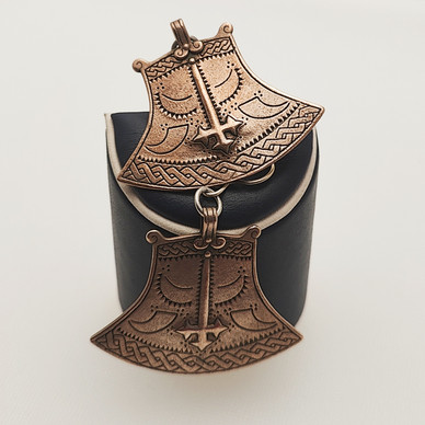 Kalevala Koru, (isot) Kuusamon kirves Korvakorut, Pronssia