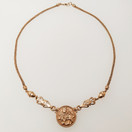 Kalevala Koru, Aurinkoleijona kääty, kaulakoru 18k kultaa , -97