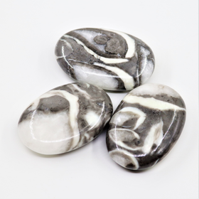 Simpukkajaspis 'Shell jasper' kämmenkivi 40*60mm