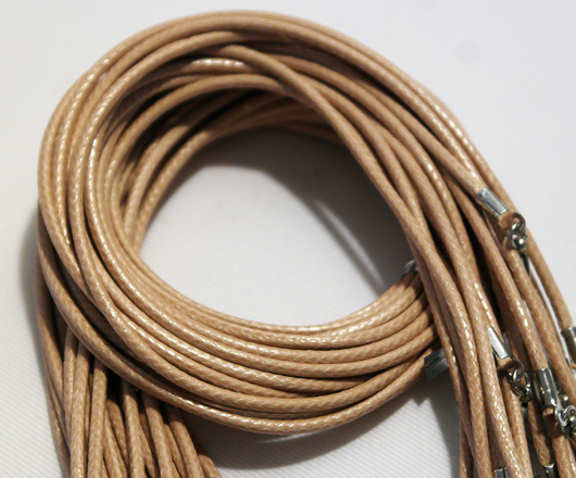 Kaulanauha papukaijalukolla 50cm (eri värejä)