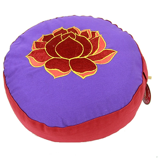 Meditaatiotyyny puna-violetti 'Lotus' 33*17cm