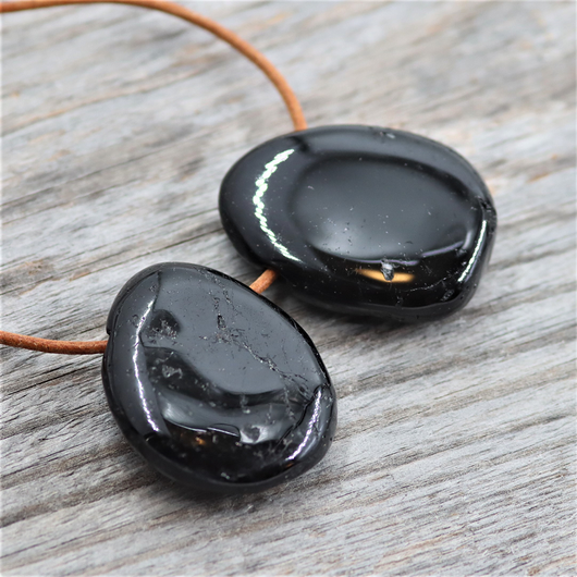 Riipus Musta turmaliini 28-35mm 1-laatu