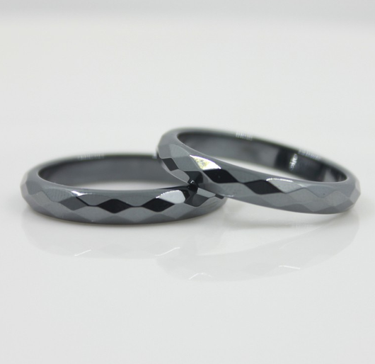 Sormus Hematiitti 'Facet' 4mm