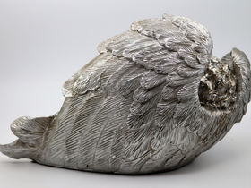 Kerubi hopea 'Siipien suojassa' 26cm