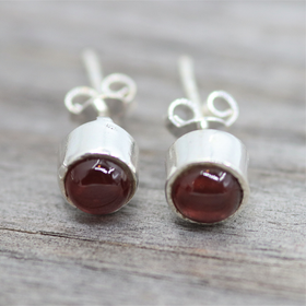 Korvakorut Granaatti 'Round' (925 hopea)