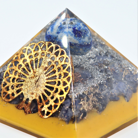 Pyramidi Orgoniitti 'Yellow Peacock' 80*70mm