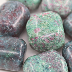 Rubiinifuksiitti 20-30mm