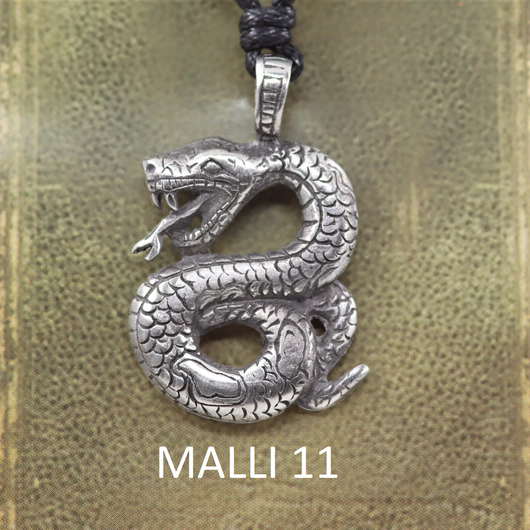 Kaulakoru 'Gothic Amulet' (12 mallia)