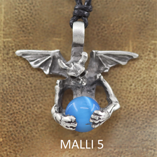 Kaulakoru 'Gothic Amulet' (12 mallia)
