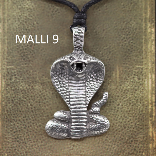 Kaulakoru 'Gothic Amulet' (12 mallia)