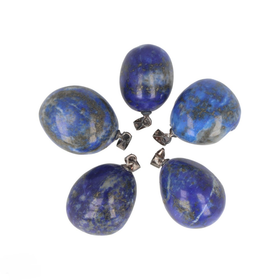 Lapis Lazuli Hopeariipuksella