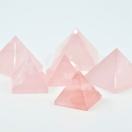 Pyramidi Ruusukvartsi 30/40/50/60mm