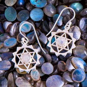 Korvakorut 'Solomon's Seal Rainbow Moonstone' 17mm (925 hopea)