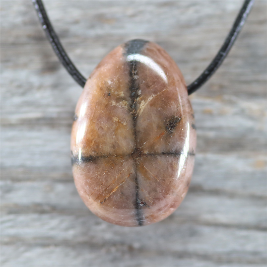 Riipus Kiastoliitti 'Ristikivi' 30*20mm