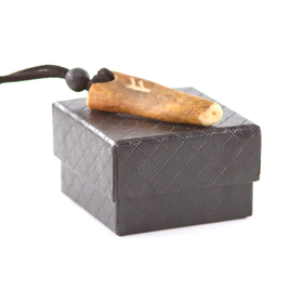 Riimukaulakoru poronsarvesta 'Inguz'