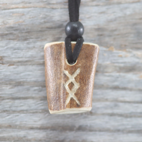 Riimukaulakoru poronsarvesta 'Inguz'