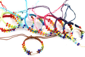 Rannekoru punottu 'Rainbow Cowrie Shell'