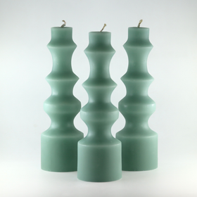 Mehiläisvahakynttilä 'Aina' turkoosi 18,5cm