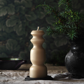 Mehiläisvahakynttilä 'Aatos' hiekka 14,5cm