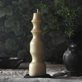 Mehiläisvahakynttilä 'Auri' hiekka 19,5cm