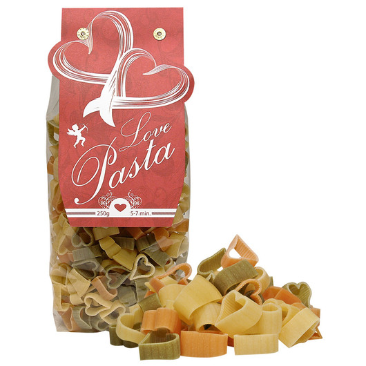 Sydämen mallinen pasta romanttista ruokaa