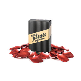 Punaiset ruusun terälehdet - Romantiikkaa kammariin - kylpyyn ja koristeluun