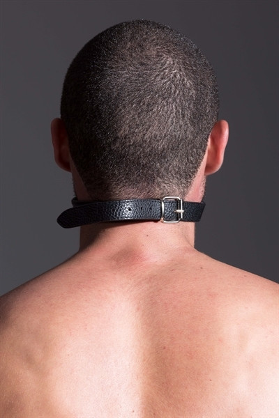 Luun mallinen leveä musta suukapula