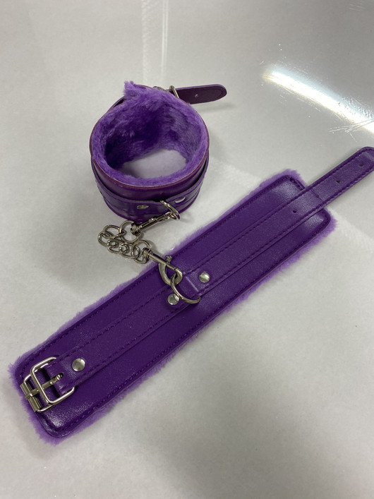 Käsikahleet keinonahkaa - sisäpuolella pehmuste