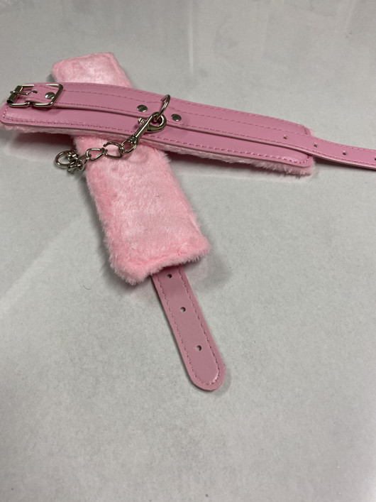 Pinkit pehmustetut käsikahleet fake nahkaa