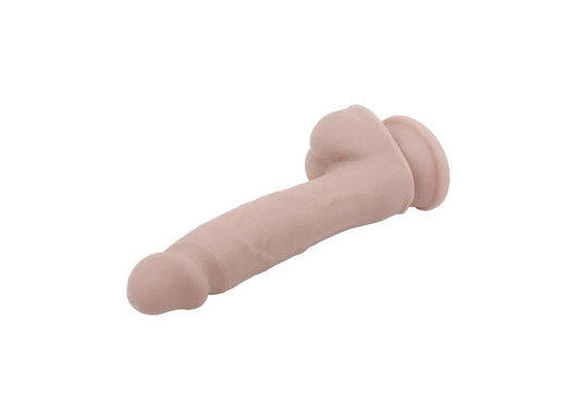 Aidon peniksen mallinen tekopenis voimakkaalla imukupilla, valmiina 