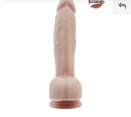 Aidon peniksen mallinen tekopenis voimakkaalla imukupilla, valmiina 