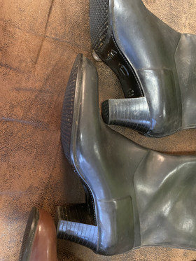 Mustat, Kannalliset kumisaappaat tyylilyylille 