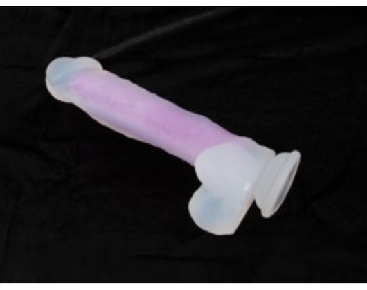 Pitkä peniksen mallinen imukupilla varusteltu dildo pituus 26.5 cm