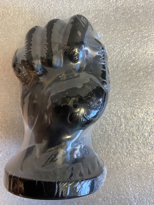 Kokeiluun nyrkki täyttävään nyrkkinaintiin-fistauksen uusi ulottuvuus