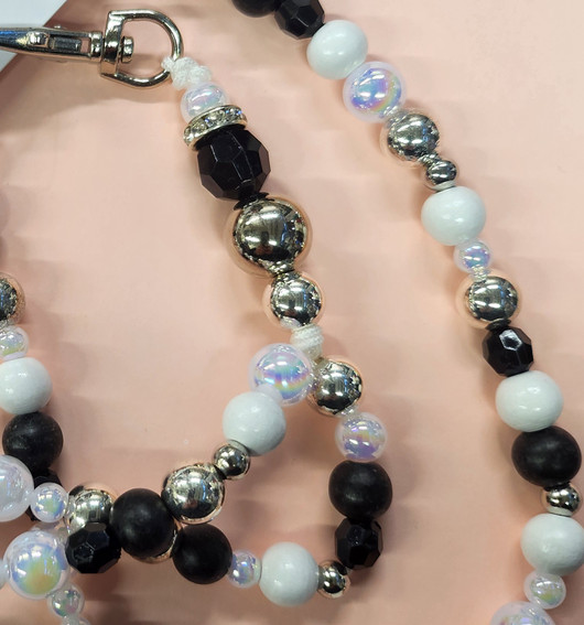 Avainnauha Helmi musta-valko-hopea