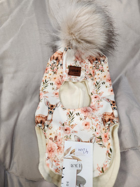 Kypärämyssy tupsulla